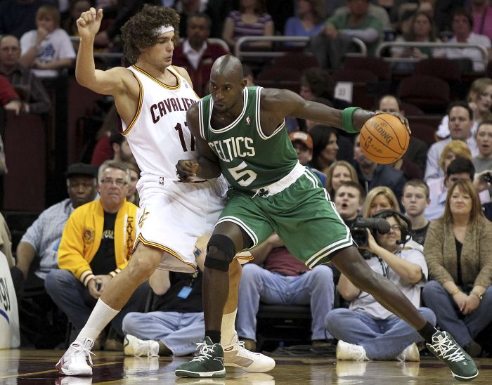O brasileiro Anderson Varejão, que joga pelo Cleveland Cavaliers. NBA terá loja de produtos no Brasil | Aaron Josefczyk/Reuters