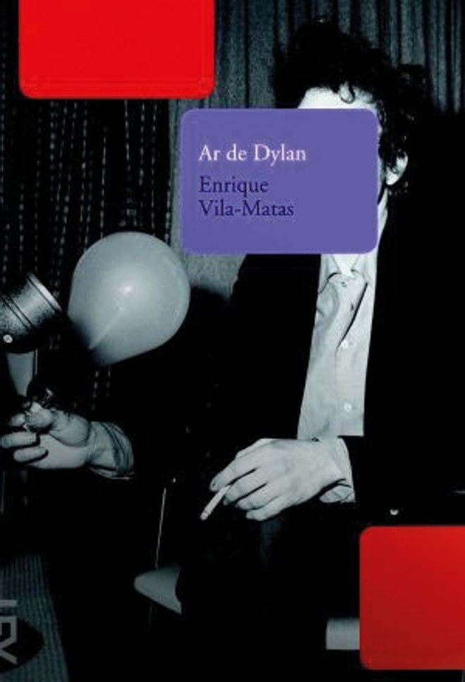 Ar de Dylan.Enrique Vila-Matas. Tradução de José Rubens Siqueira. Cosac Naify. 320 págs., R$ 59. Romance. Narrado em primeira pessoa por um escritor de meia-idade, convidado a participar um congresso internacional sobre o fracasso, Ar de Dylan tem como protagonista o jovem Vilnius Lancastre, publicitário malsucedido e cineasta de um único curta-metragem que substitui o pai, que acaba de morrer, no evento. O principal traço do rapaz é se parecer muito com Bob Dylan e ter herdado, depois de bater a cabeça, a memória do pai, recém-falecido |