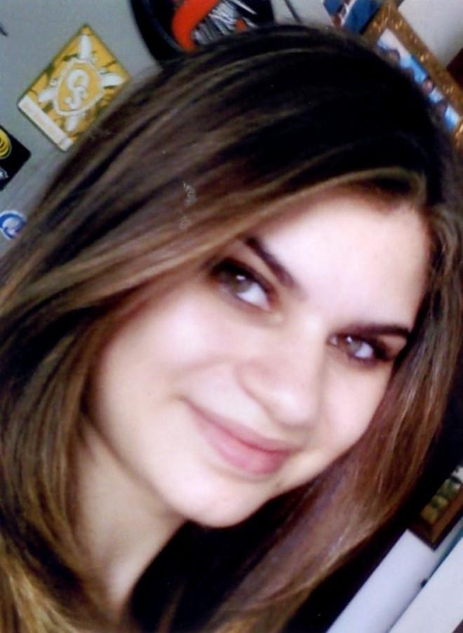 PARABÉNS -A bela Fádia Amira, filha de Maria José e Boris Baitala, comemorou 20 anos ontem. Nossos cumprimentos! |