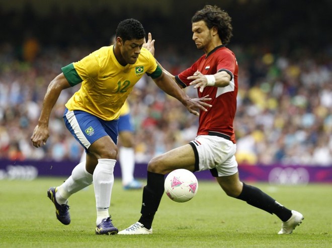 Hulk passa pela marcação egípcia, em Cardiff | 