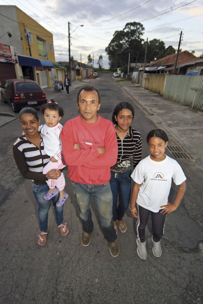 Carlito Souza e as filhas na