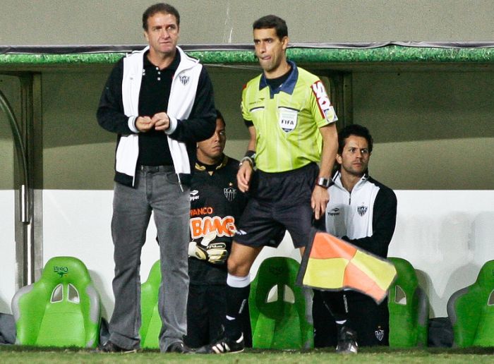 O técnico Cuca durante a vitótia do Galo por 3 a 1 sobre o Inter no Independência | Bruno Cantini/Atlético-MG
