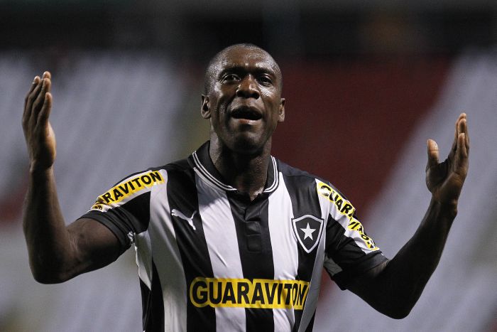 O holandês Seedorf foi o melhor em campo na vitória do Botafogo sobre o Figueirense | Wagner Meier / Agif