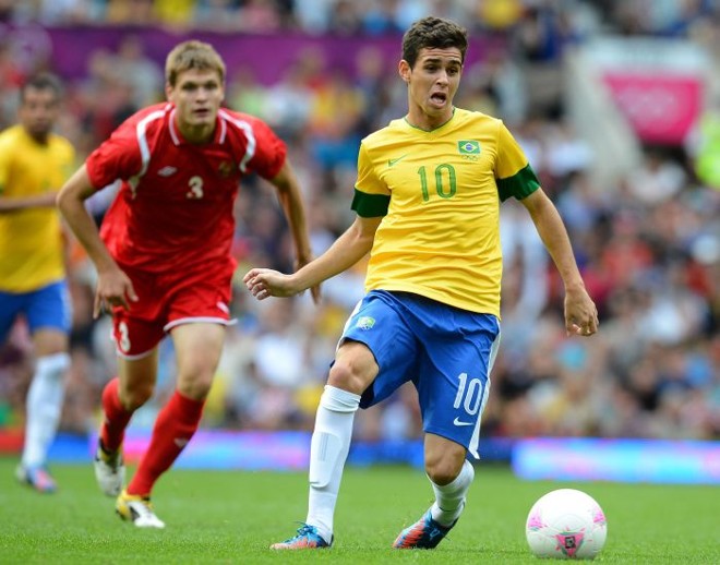 Oscar carrega a bola. Camisa 10 da seleção fez boa apresentação | 