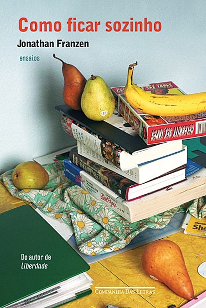 Como Ficar Sozinho.Jonathan Franzen. Tradução Oscar Pillagalo. Companhia das Letras. 336 págs., R$ 46. Ensaios. Nesta coleção de artigos, selecionados a partir dos livros How to Be Alone (2003) e Farther Away (2012), muitos deles publicados na revista The New Yorker, o autor de As Correções e Liberdade aborda temas como o suicídio, a solidão, a demência senil, a invasão (e sobretudo a evasão) de privacidade, o sistema penal americano e, é claro, a literatura |