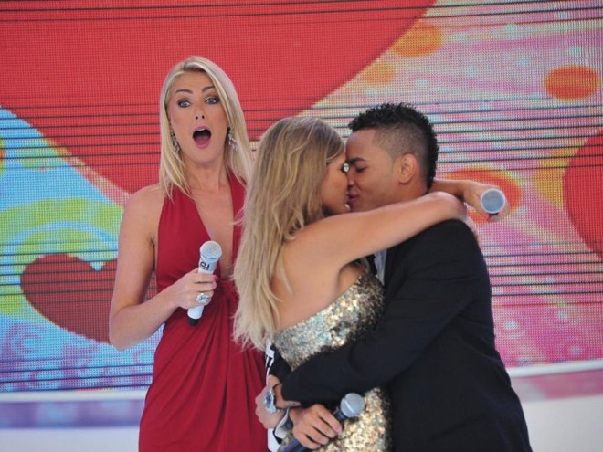 O programa Tudo É Possível testa a fidelidade amorosa de convidados |