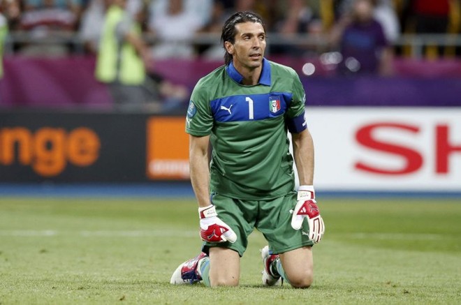 Buffon lamenta. Nunca houve uma goleada tão grande em final de Eurocopa | 