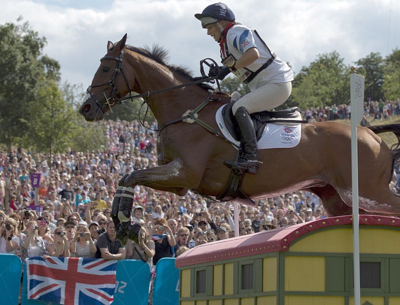 Zara Phillips, neta da Rainha, foi bem no cross country | AFP