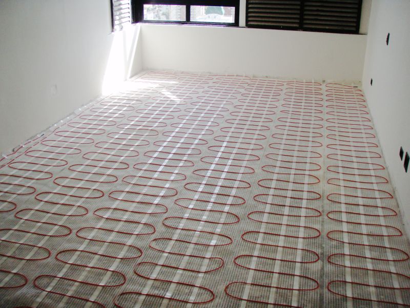 Piso aquecido, uma das alternativas, ameniza a sensação de frio | Divulgação/ Tech House