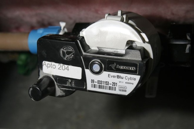 Medição individualizada por telemetria favorece o conforto do condômino, que não precisa abrir a porta de casa para ter a leitura do hidrômetro |