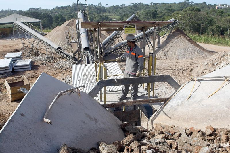 Na Usipar, o resíduo da construção civil é moído para gerar quatro novos subprodutos | Aniele Nascimento/ Gazeta do Povo