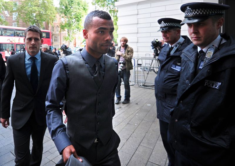 Ashley Cole defendeu o companheiro de equipe, Jason Terry, em julgamento | AFP
