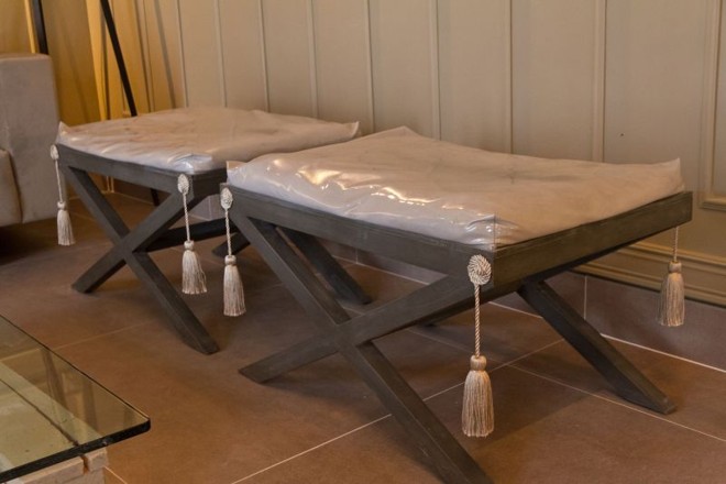 Nas banquetas, almofada de sacos de cimento |