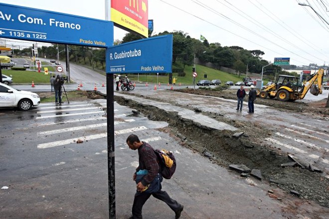 Pista sentido São José dos Pinhais está bloqueada | 