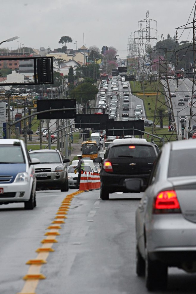 Desvio torna o trânsito lento na Avenida das Torres | 