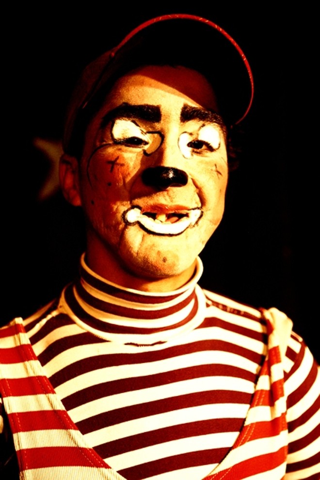 Maquiagem ajuda a criar o personagem |