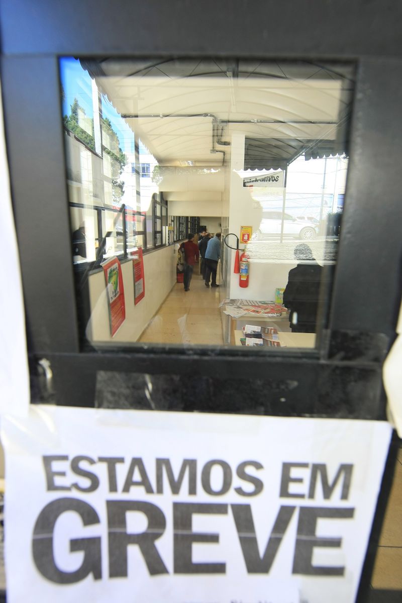 Paralisação envolve professores e servidores federais | Ivonaldo Alexandre/ Gazeta do Povo