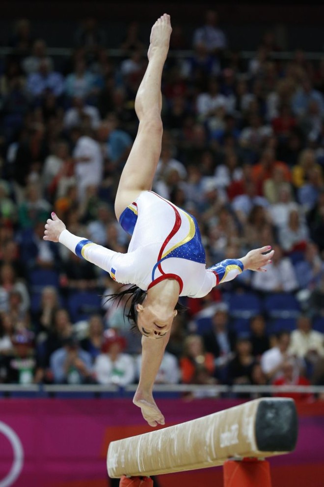 Catalina Ponor, da Romênia, em exercício nas finais |