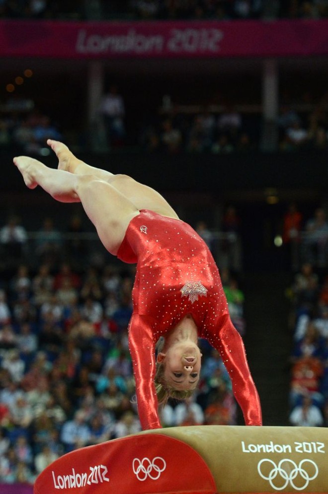 Canadense Victoria Moors em sua série na final da ginástica |