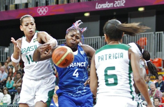 Brasil perdeu para a França na estreia no basquete feminino |
