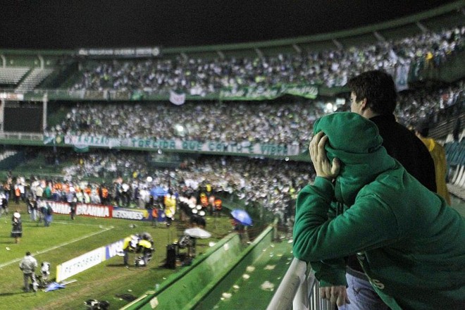 Torcedor do Coritiba lamenta o empate com o Palmeiras que custou a perda do titulo ao Coritiba | 