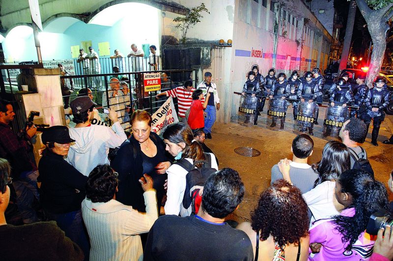 Houve muito bate-boca do lado de fora | Fernando Quevedo / Agência O Globo