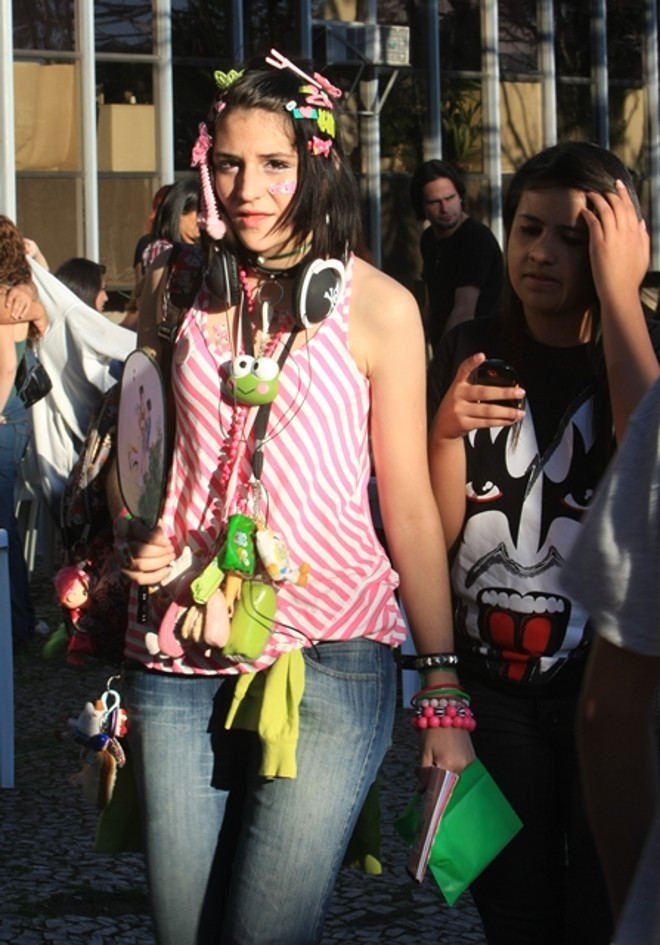 Visitantes com adereços e acessórios divertidos |