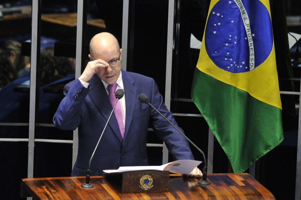 Demóstenes Torres(sem partido-GO), em discurso na tribuna do Senado para um plenário vazio | Valter Campanato/ABr
