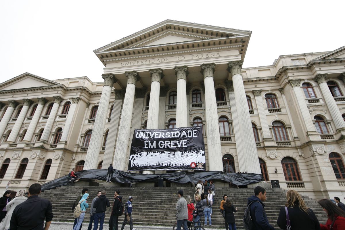 De acordo com Sinditest, a manifestação desta terça-feira tem o objetivo de dar visibilidade à greve | Antônio More / Gazeta do Povo