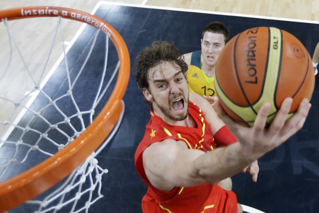 Pau Gasol faz bandeja na vitória fácil da Espanha sobre a Austrália | Charles Krupa/ AFP