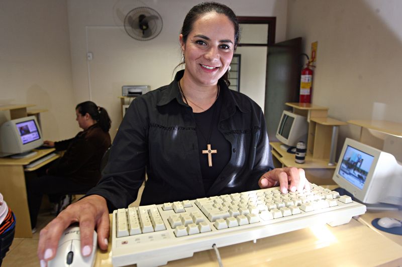Modalidade à distância facilitará capacitação. Na foto, Vanusa Rosa Correa, já se inscreveu para participar | Felipe Rosa/ Gazeta do Povo