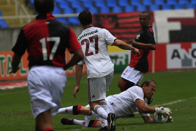 Cantarele faz defesa para o Flamengo no jogo comemorativo dos 100 anos do Fla-Flu |