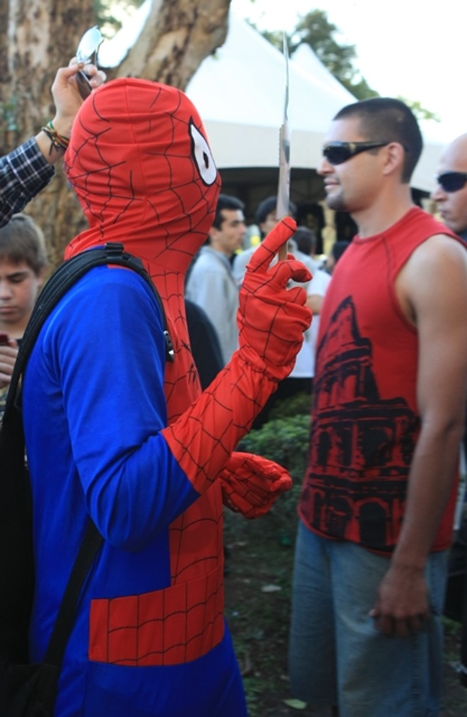 Até o homem-aranha foi prestigiar o Imim Matsuri |