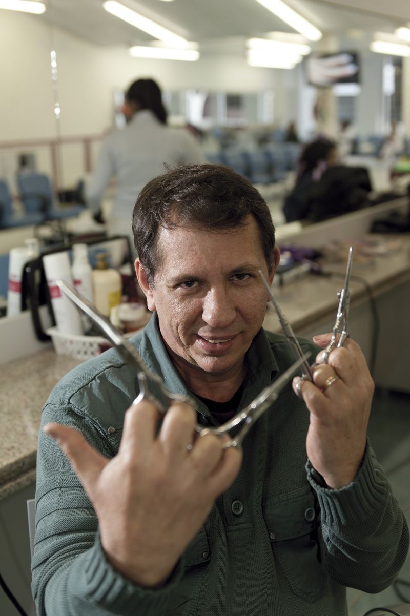 Sandoval Tibúrcio, cabeleireiro: na área dele, autônomos ganham mais que registrados | Marcelo Andrade/Gazeta do Povo