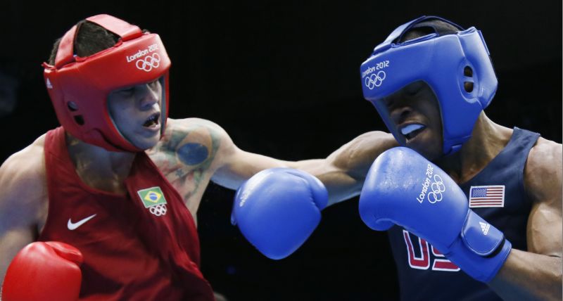 Myke Carvalho foi o segundo brasileiro eliminado no boxe neste domingo | AFP