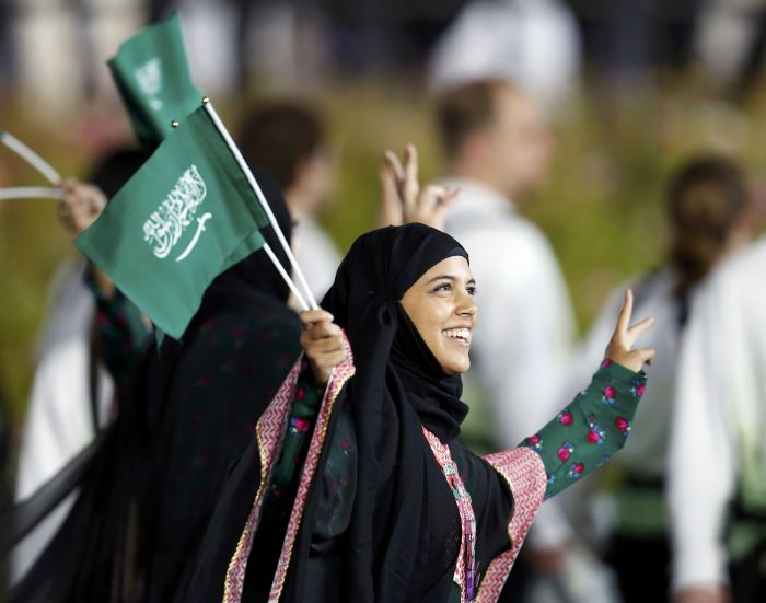 Sarah Attar, atleta que, ao lado de Wojdan Ali Seraj Abdulrahim Shaherkani, é a primeira mulher saudita a participar de uma olimpíada | Suzanne Plunkett/Reuters