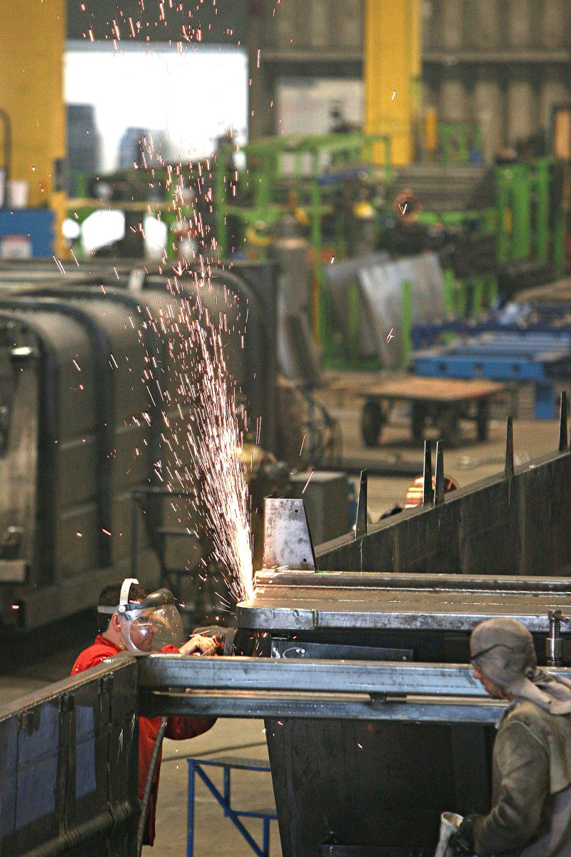 Câmbio alto e juros mais baixos ainda não ajudaram a indústria | Felipe Rosa/ Gazeta do Povo