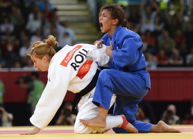 A luta do ouro, contra a romena Alina Dumitru | 