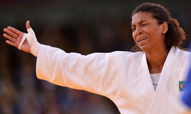 Rafaela Silva chora com a decisão dos árbitros | Johannes Eissele/ AFP