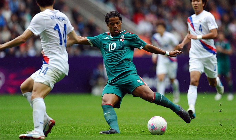 Mesmo com o "jovem experiente" Giovani dos Santos, o México ficou sem marcar contra a Coreia do Sul | Paul Ellis / AFP