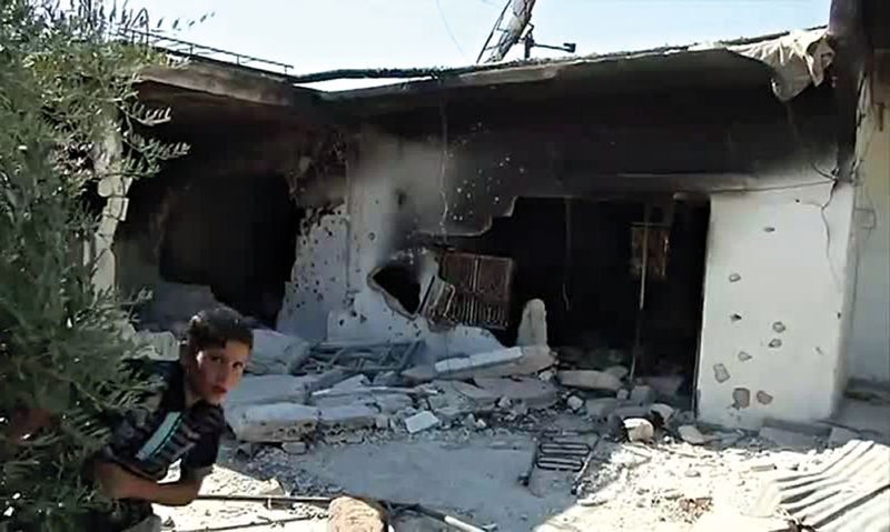 Imagem feita pela missão de observação da ONU mostra uma casa bombardeada na localidade de Treimsa | AFP Photo