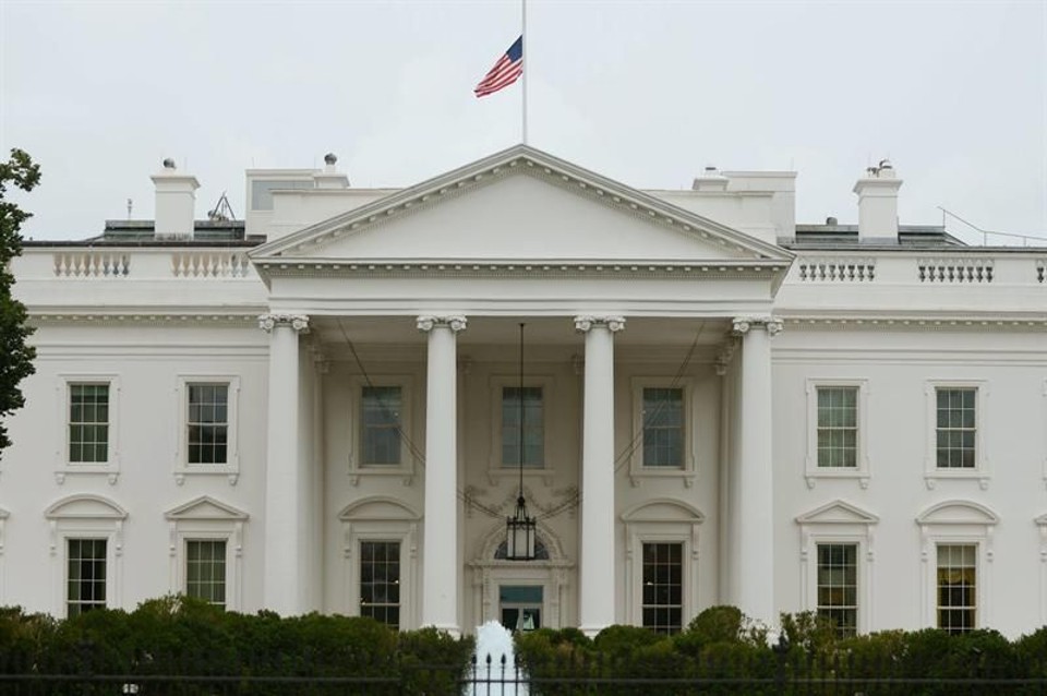 Presidente Barack Obama decretou luto oficial | EFE/MICHAEL REYNOLDS