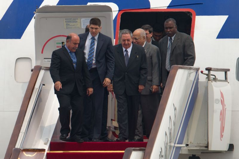 Presidente cubano Raúl Castro desembarcou nesta quarta-feira na China | AFP PHOTO / Ed Jones