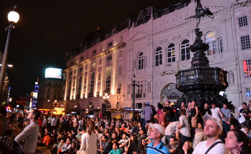Ingleses se reuniram para acompanhar a cerimônia de abertura dos Jogos | Marco Sanchotene / Gazeta do Povo - enviado especial