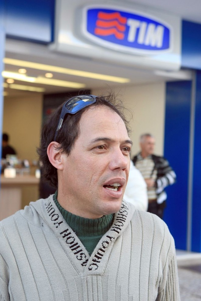 Na minha empresa trabalhamos com várias operadoras e temos problemas com todas. Os usuários estão indignados com a situação atual. As empresas são muito prestativas quando nos vendem os planos, mas na hora de solucionar os problemas é sempre um caos. Esta proibição é muito válida -Rogério Couto, empresário |