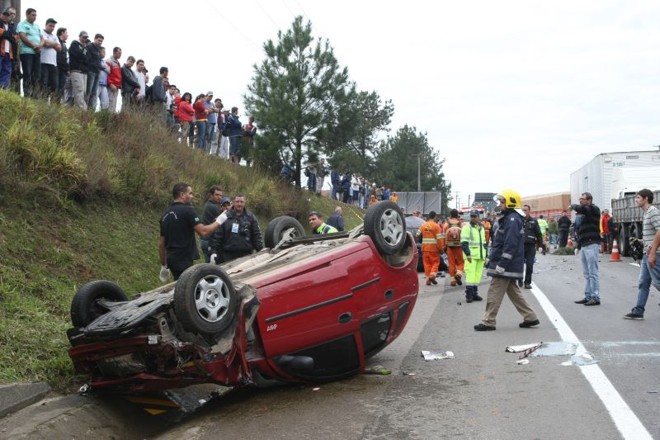 Acidente aconteceu por volta das 6 horas da manhã |