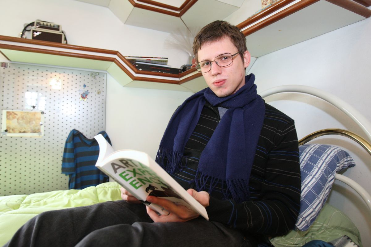 O formando de Design Gráfico Bolívar Escobar reclama de que a greve atrapalha até quem espera ser contratado pela empresa em que faz estágio | Antônio More / Gazeta do Povo