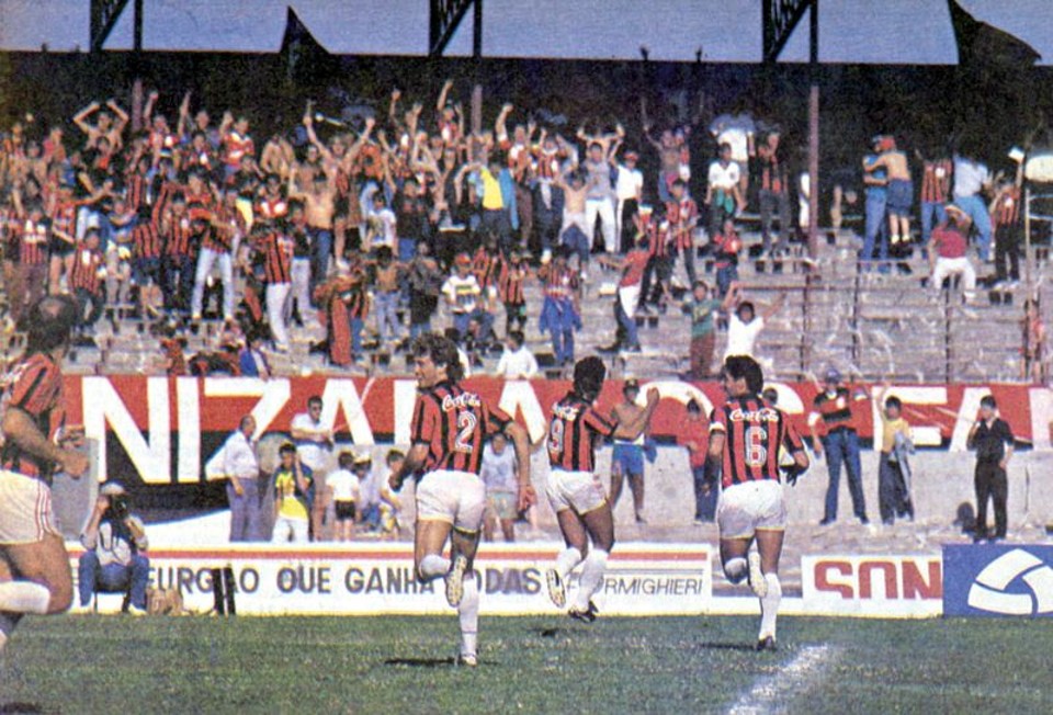 Jogão pelo Pentagonal da Morte, no Pinheirão. Manguinha (9) marca gol com a nuca | Arquivo/ Gazeta do Povo