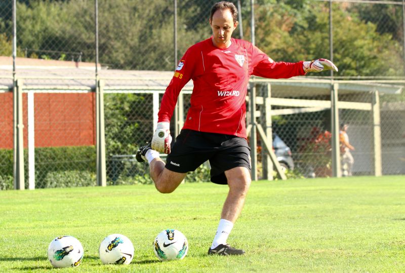 Ney Franco voltou a treinar no gol do São Paulo | Luiz Pires / Vipcomm