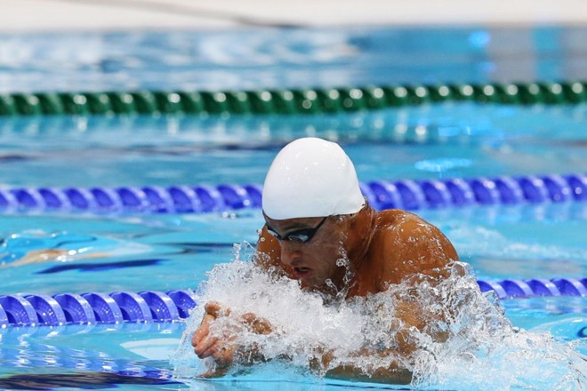 Felipe França fez um tempo alto, mas se classificou à semifinal dos 100m peito |